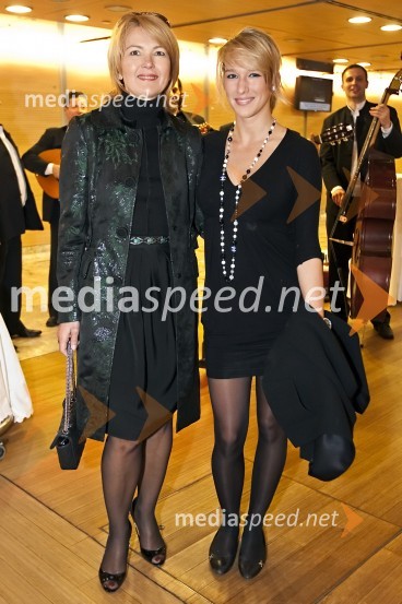 Nevenka Črešnar Pergar, lastnica in direktorica podjetja NP Consulting in njena hčerka KajaHrvaški večer in koncert Oliverja Dragojeviča