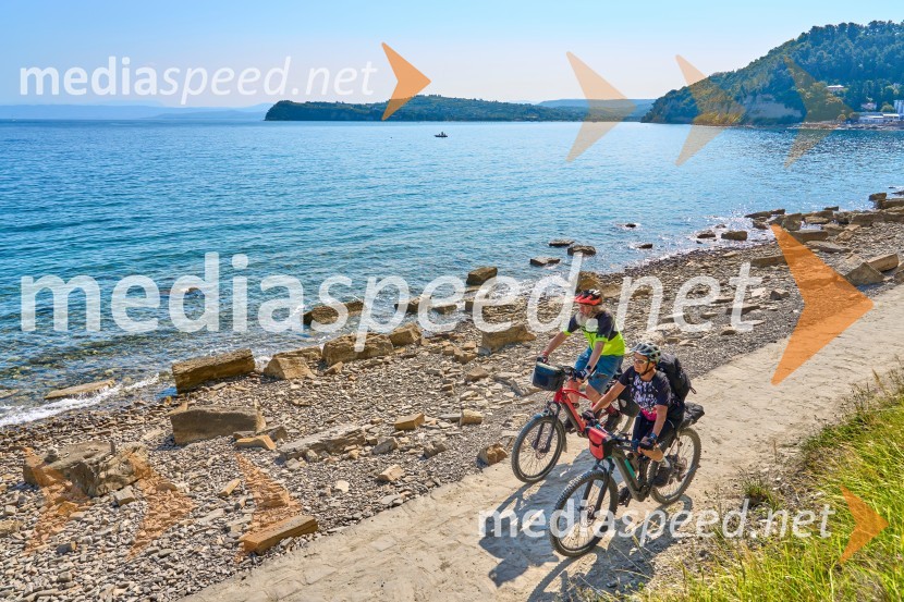 Nina Pušlar in čarovnice v Portorožu