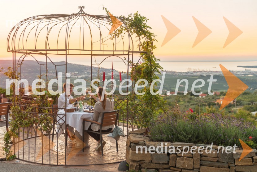 Nina Pušlar in čarovnice v Portorožu