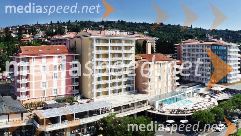 Nina Pušlar in čarovnice v Portorožu