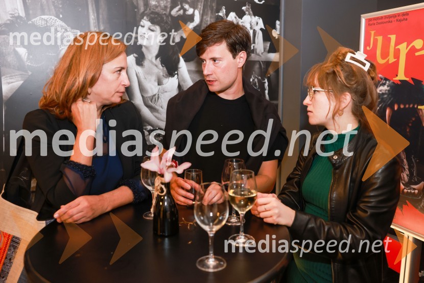 Barbara Medvešček, igralka;  Mario Dragojević, igralec;  Eva Stražar, igralkaJuriš premierno na Malem odru SLG Celje