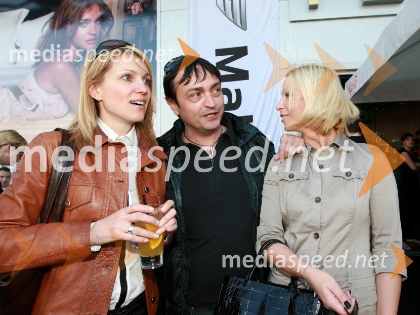 Barbara Uranjek, marketing BMW Slovenija, ... in Anja Cajhen, event manager pri podjetju SimobilMINI Cabrio, predstavitev