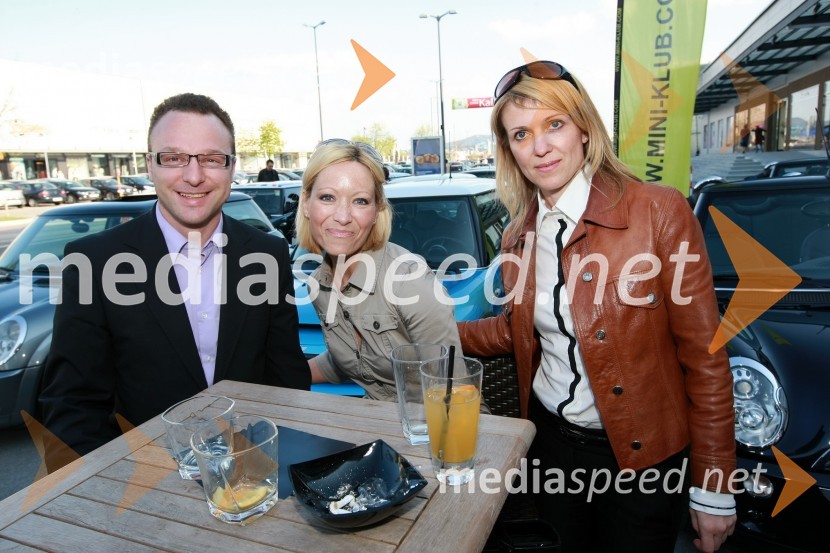 Tadej Tufek, predsednik uprave Adria Airways, Anja Cajhen, event manager pri podjetju Simobil in Barbara Uranjek, marketing BMW SlovenijaMINI Cabrio, predstavitev