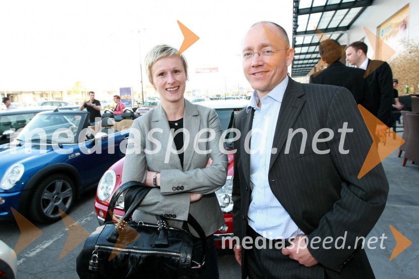 Helena Fortuna Kač, BMW Slovenija in Tadej Sax, vodja programov BMW in Mini pri Avto MalgajMINI Cabrio, predstavitev