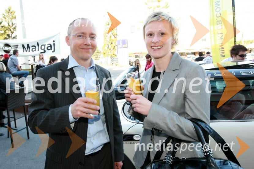 Tadej Sax, vodja programov BMW in Mini pri Avto Malgaj in Helena Fortuna Kač, BMW SlovenijaMINI Cabrio, predstavitev