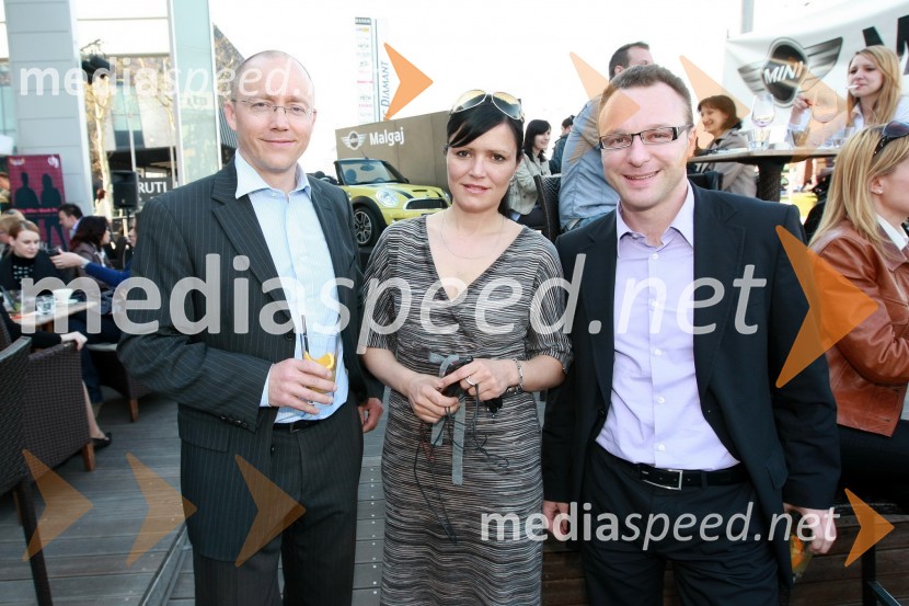 Tadej Sax, vodja programov BMW in Mini pri Avto Malgaj, Manuela Ornik, pomočnica uprave za marketing pri podjetju Adria Airways in Tadej Tufek, predsednik uprave Adria AirwaysMINI Cabrio, predstavitev