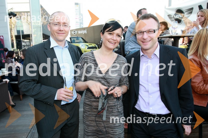 Tadej Sax, vodja programov BMW in Mini pri Avto Malgaj, Manuela Ornik, pomočnica uprave za marketing pri podjetju Adria Airways in Tadej Tufek, predsednik uprave Adria AirwaysMINI Cabrio, predstavitev