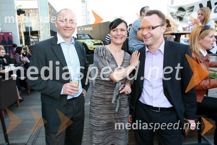 Tadej Sax, vodja programov BMW in Mini pri Avto Malgaj, Manuela Ornik, pomočnica uprave za marketing pri podjetju Adria Airways in Tadej Tufek, predsednik uprave Adria AirwaysMINI Cabrio, predstavitev