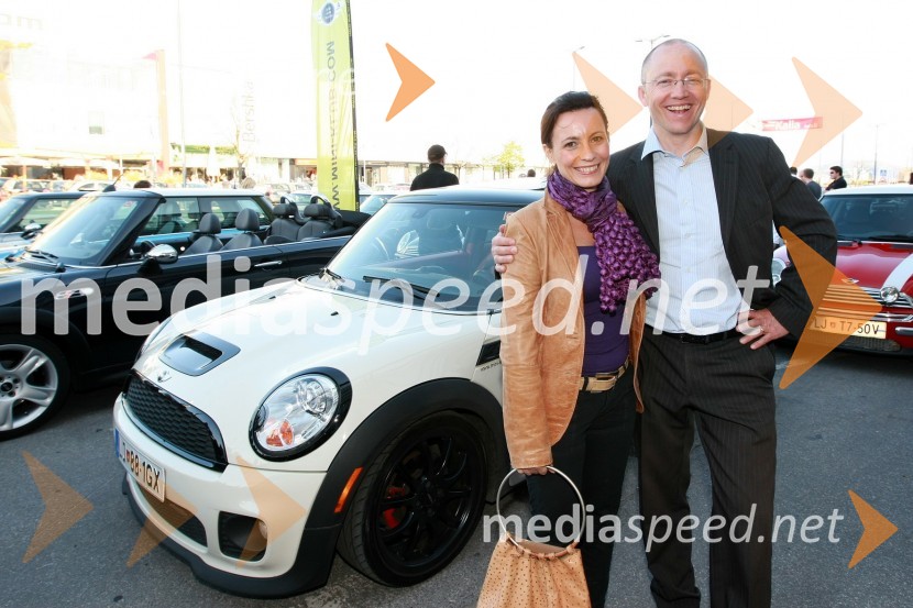Mojca Majhen, Paidea d.o.o. in Tadej Sax, vodja programov BMW in Mini pri Avto MalgajMINI Cabrio, predstavitev