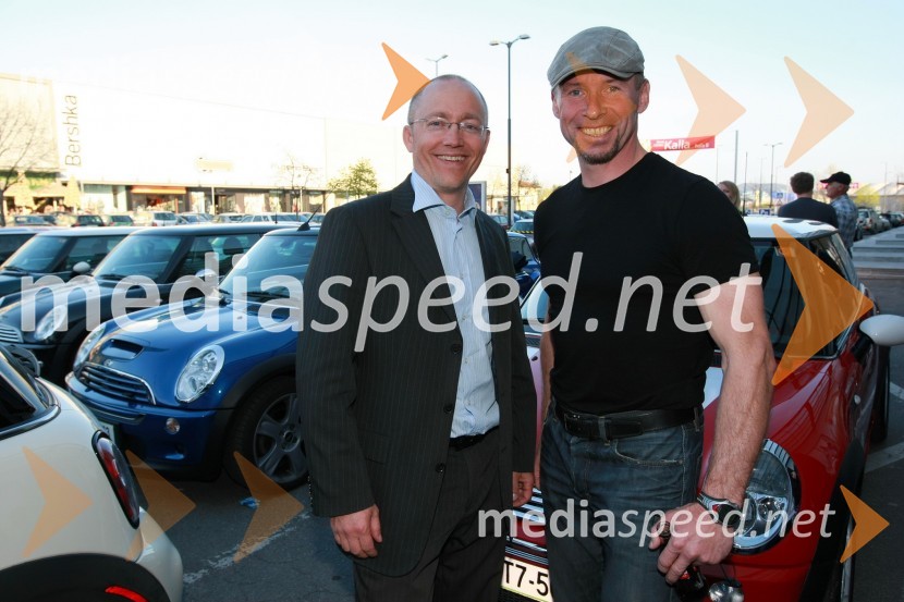 Tadej Sax, vodja programov BMW in Mini pri Avto Malgaj in Miran Stanovnik, motoristMINI Cabrio, predstavitev