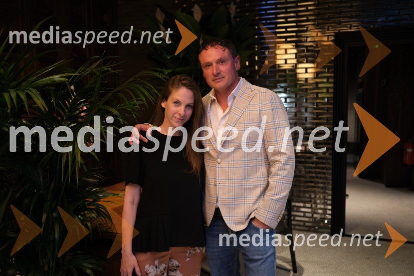  Janja Bulc, arhitektka;  Sebastjan  Raspopović, lastnik gostilne AS in Pop's PlaceOtvoritev AS Boutique hotela & restavracije Jaz by Ana Roš