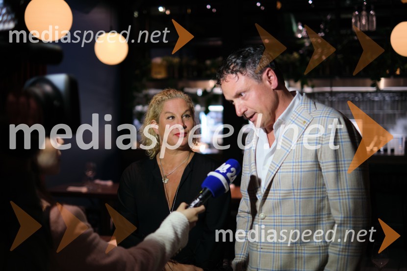  Ana Roš Stojan, kuharska mojstrica in najboljša chefinja na svetu po izboru akademije The World's 50 Best Restaurants ter direktorica Hiše Franko;  ... Otvoritev AS Boutique hotela & restavracije Jaz by Ana Roš