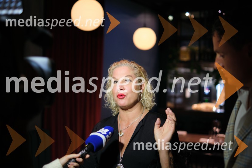  Ana Roš Stojan, kuharska mojstrica in najboljša chefinja na svetu po izboru akademije The World's 50 Best Restaurants ter direktorica Hiše FrankoOtvoritev AS Boutique hotela & restavracije Jaz by Ana Roš