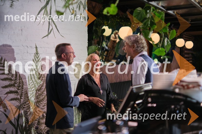  ... ;  Ana Roš Stojan, kuharska mojstrica in najboljša chefinja na svetu po izboru akademije The World's 50 Best Restaurants ter direktorica Hiše Franko;  ... Otvoritev AS Boutique hotela & restavracije Jaz by Ana Roš