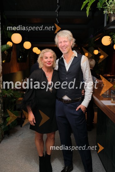  Ana Roš Stojan, kuharska mojstrica in najboljša chefinja na svetu po izboru akademije The World's 50 Best Restaurants ter direktorica Hiše Franko;  Urban Stojan RošOtvoritev AS Boutique hotela & restavracije Jaz by Ana Roš