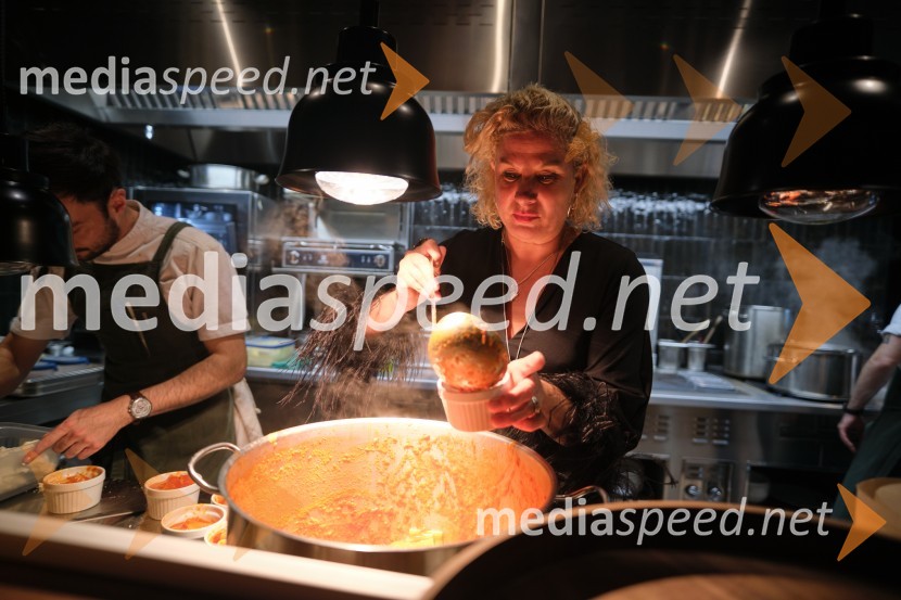  Ana Roš Stojan, kuharska mojstrica in najboljša chefinja na svetu po izboru akademije The World's 50 Best Restaurants ter direktorica Hiše FrankoOtvoritev AS Boutique hotela & restavracije Jaz by Ana Roš