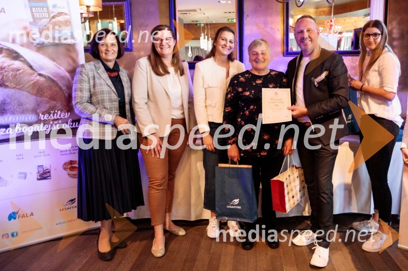  Mirjam Kavčič, direktorica Lesaffre Slovenija;  Leonarda Kramar, razvojna tehnologinja, Žito;  Urška Fartelj, avtorica kuharskega bloga, pisateljica;  Božica Bergant ;  Marko Pulko,  izvršni direktor, Lesaffre Slovenija;  ... Naj Fala kruh 2023