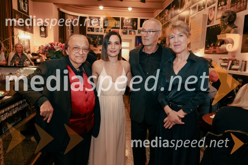  Oto Pestner, pevec;  Nina Strnad, pevka;  ... ;  Vesna Jurca Tadel, ravnateljice SNG Drama LjubljanaGala koncert Poklon Jožetu Privšku, Big Band RTV in SNG Drama Ljubljana