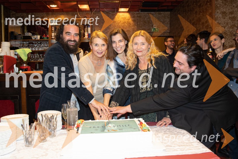   Jure Novak, režiser, direktor, Prešernovo gledališče Kranj;  Darja Reichman, igralka;  Tina Resman, igralka;  Vesna  Jevnikar, igralka;  Branko Mrak, pozavnistPredsednice, premiera, Prešernovo gledališče Kranj