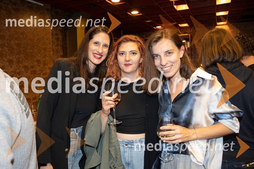  Miranda  Trnjanin, igralka;  Nina  Ramšak Marković, režiserka;  Tina Resman, igralkaPredsednice, premiera, Prešernovo gledališče Kranj