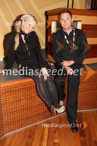 Nika Marolt, organizatorka zabavnega programa v igralniško-zabaviščnem centru Mond in ...Daniela, koncert v Casino Mond