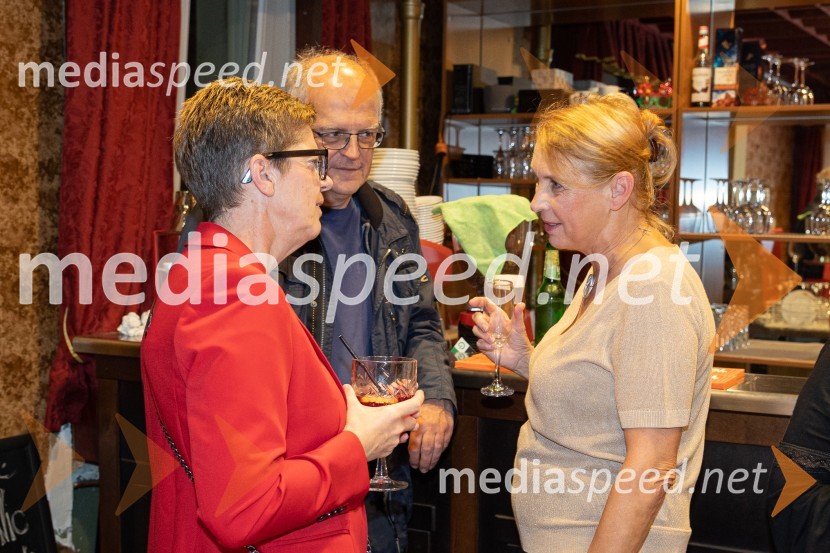  Mirjam Drnovšček, direktorica, SNG Nova Gorica;  ... ;  Darja Reichman, igralkaPredsednice, premiera, Prešernovo gledališče Kranj