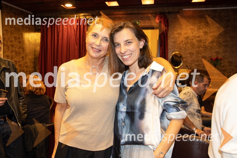  Darja Reichman, igralka;  Tina Resman, igralkaPredsednice, premiera, Prešernovo gledališče Kranj