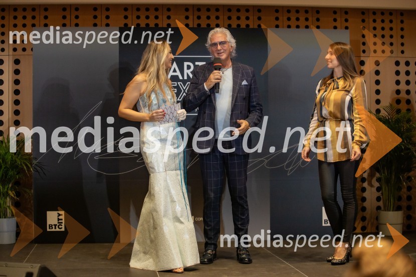  Kaly Kolonič, voditeljica, lastnica licence World Top Model Slovenia in lastnica PR Agencije Ekskluzivno;  Fiore Tondi, Wordl Top Model;  ... World Top Model Slovenija 2023