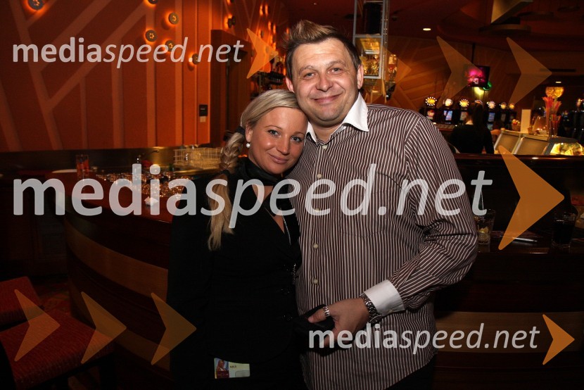 Nika Marolt, organizatorka zabavnega programa v igralniško-zabaviščnem centru Mond in Damir Osredečki, Epa ideaDaniela, koncert v Casino Mond