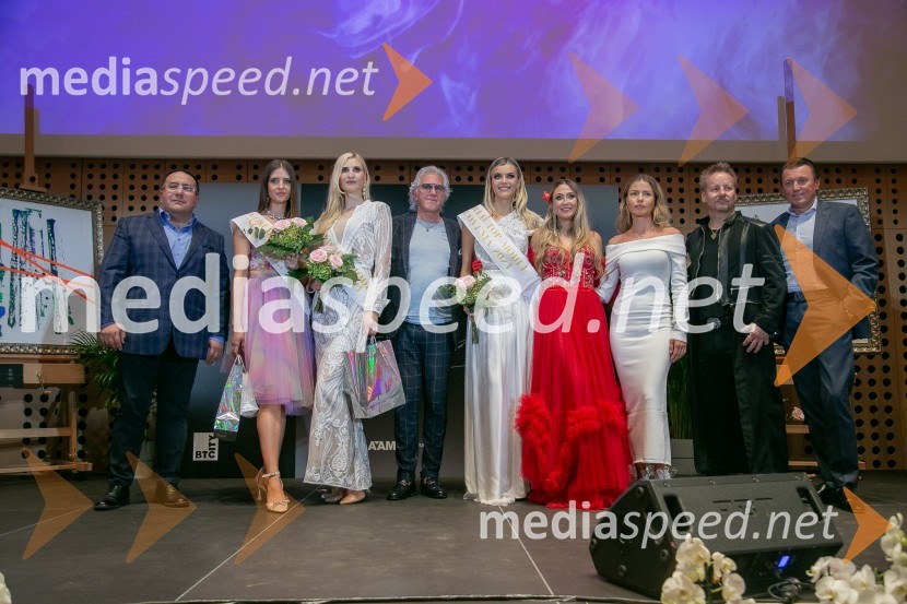  ... ;  Nina Vinšek, The Look World Top Model 2023;  Anita Švajger, 1. spremljevalka World Top Model Slovenija 2023;  Fiore Tondi, Wordl Top Model;  Valentina Vatovci, World Top Model Slovenia 2023;  Kaly Kolonič, voditeljica, lastnica licence World Top Model Slovenia in lastnica PR Agencije Ekskluzivno;  ... ;  ... ;  ... World Top Model Slovenija 2023