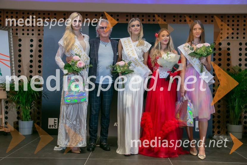  Anita Švajger, 1. spremljevalka World Top Model Slovenija 2023;  Fiore Tondi, Wordl Top Model;  Valentina Vatovci, World Top Model Slovenia 2023;  Kaly Kolonič, voditeljica, lastnica licence World Top Model Slovenia in lastnica PR Agencije Ekskluzivno;  Nina Vinšek, The Look World Top Model 2023World Top Model Slovenija 2023