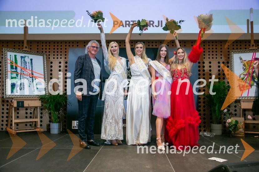  Fiore Tondi, Wordl Top Model;  Anita Švajger, 1. spremljevalka World Top Model Slovenija 2023;  Valentina Vatovci, World Top Model Slovenia 2023;  Nina Vinšek, The Look World Top Model 2023;  Kaly Kolonič, voditeljica, lastnica licence World Top Model Slovenia in lastnica PR Agencije EkskluzivnoWorld Top Model Slovenija 2023