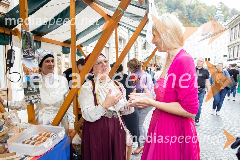 Dobrodelni bazar Mednarodnega združenja žensk - Sila