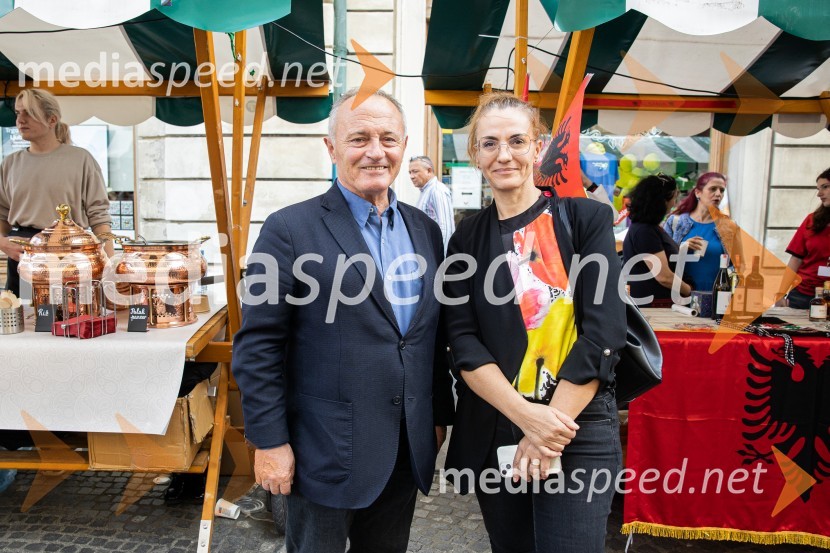 Dobrodelni bazar Mednarodnega združenja žensk - Sila