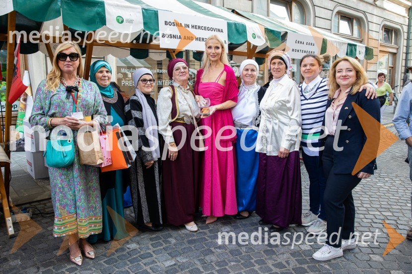 Dobrodelni bazar Mednarodnega združenja žensk - Sila