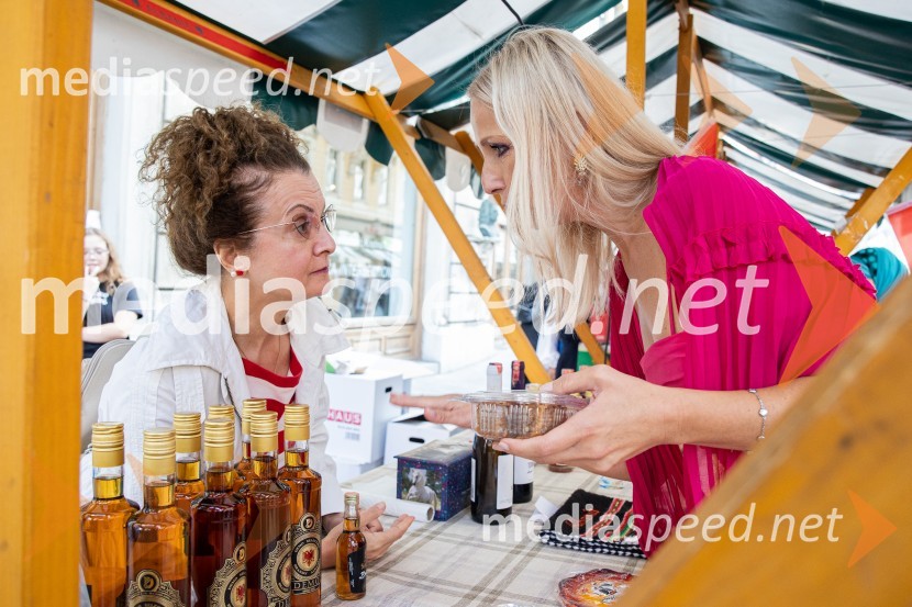 Dobrodelni bazar Mednarodnega združenja žensk - Sila