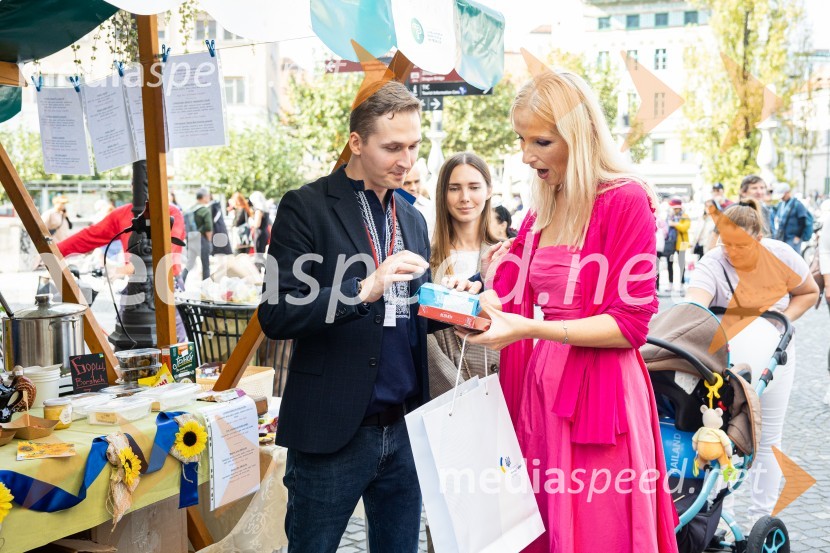 Dobrodelni bazar Mednarodnega združenja žensk - Sila