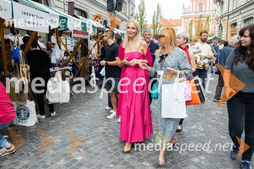 Dobrodelni bazar Mednarodnega združenja žensk - Sila