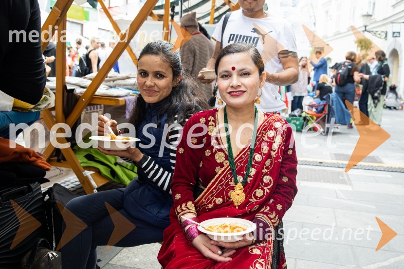 Dobrodelni bazar Mednarodnega združenja žensk - Sila