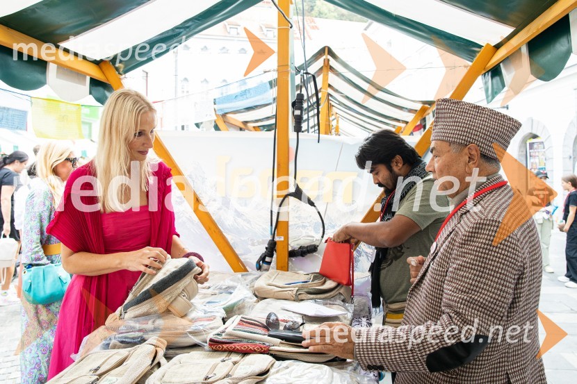 Dobrodelni bazar Mednarodnega združenja žensk - Sila