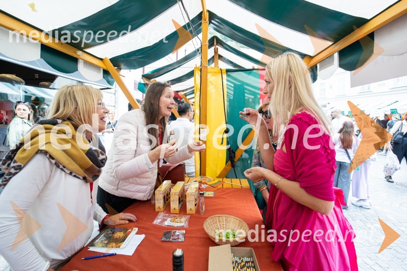 Dobrodelni bazar Mednarodnega združenja žensk - Sila