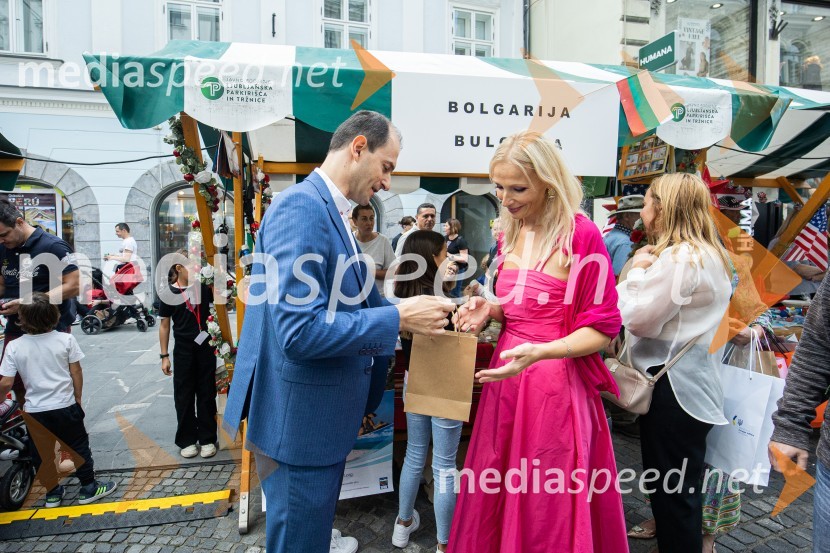 Dobrodelni bazar Mednarodnega združenja žensk - Sila