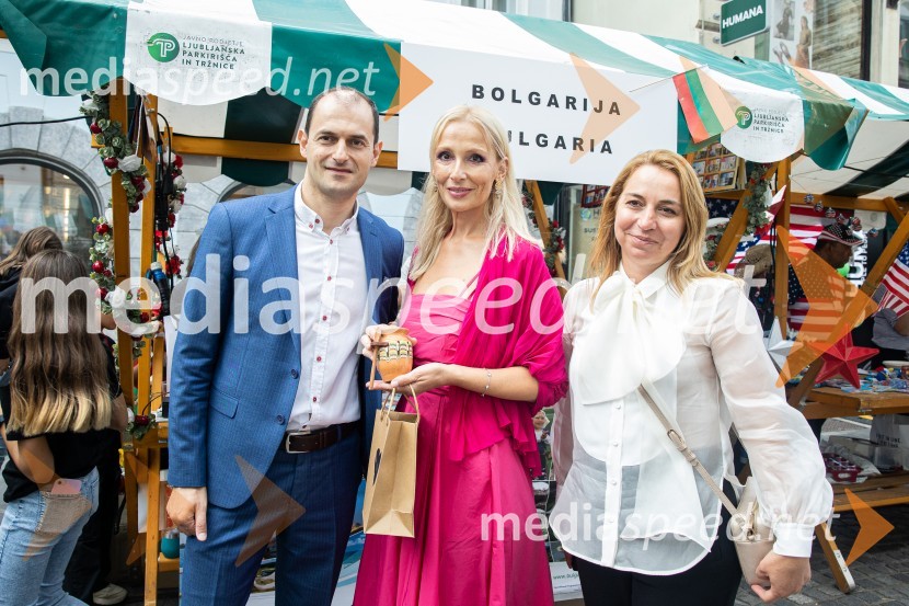 Dobrodelni bazar Mednarodnega združenja žensk - Sila