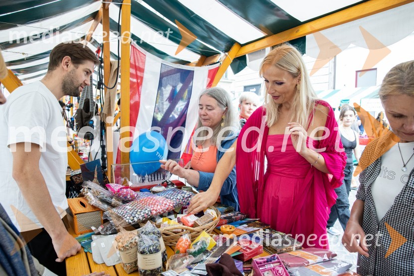 Dobrodelni bazar Mednarodnega združenja žensk - Sila