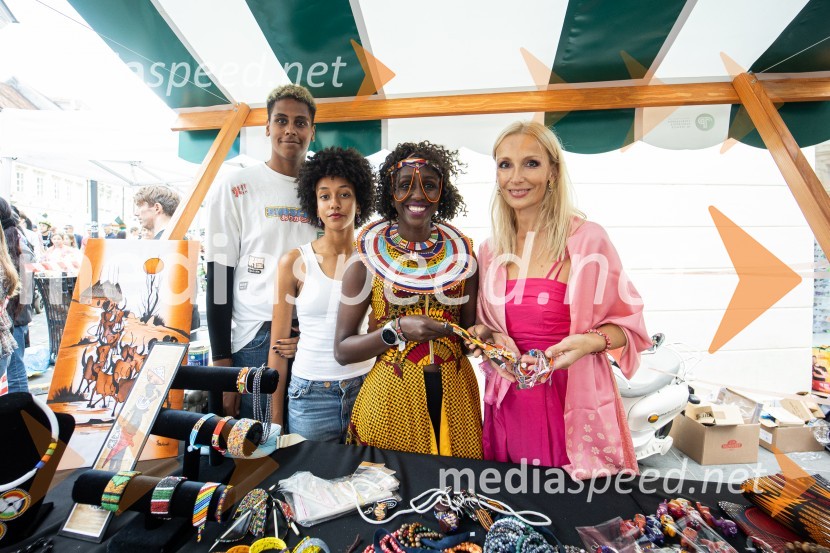 Dobrodelni bazar Mednarodnega združenja žensk - Sila