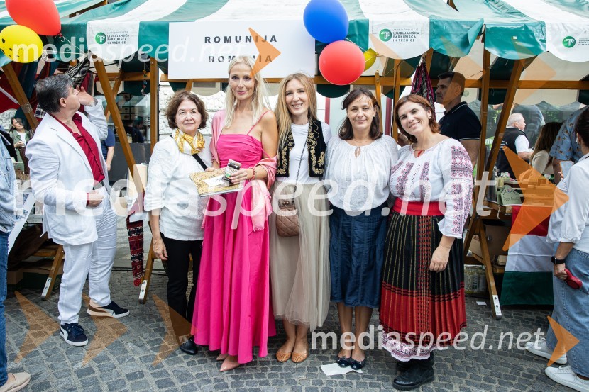 Dobrodelni bazar Mednarodnega združenja žensk - Sila