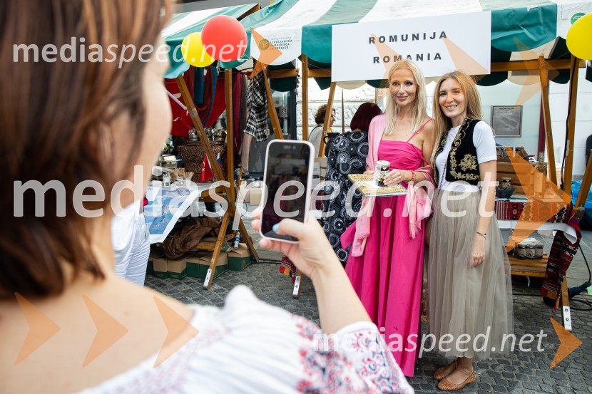 Dobrodelni bazar Mednarodnega združenja žensk - Sila