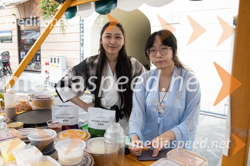 Dobrodelni bazar Mednarodnega združenja žensk - Sila