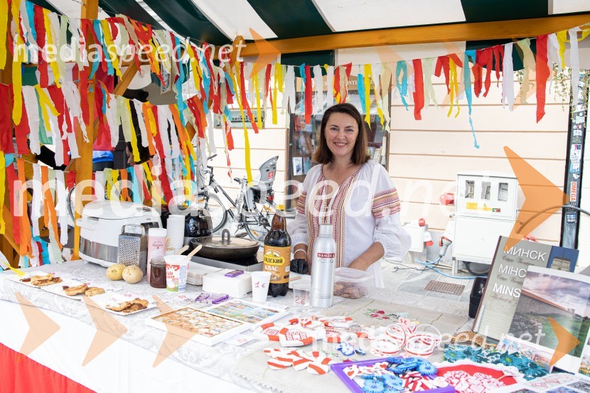 Dobrodelni bazar Mednarodnega združenja žensk - Sila