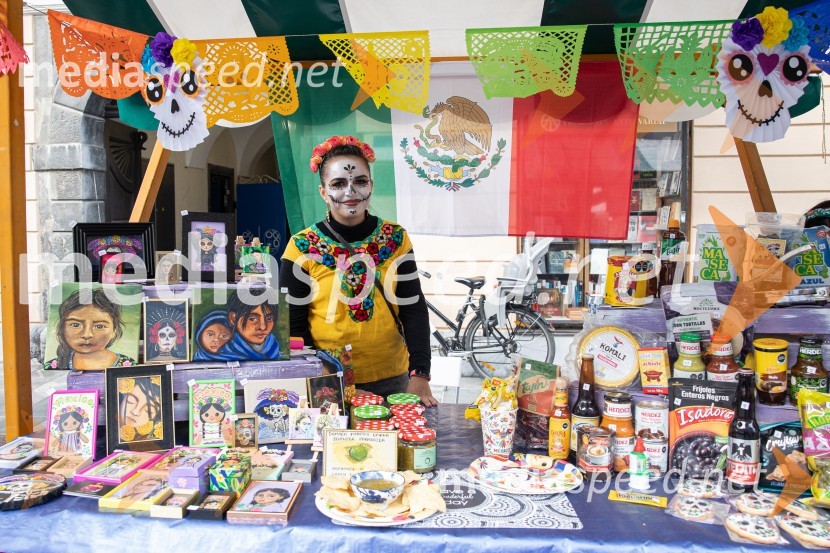 Dobrodelni bazar Mednarodnega združenja žensk - Sila